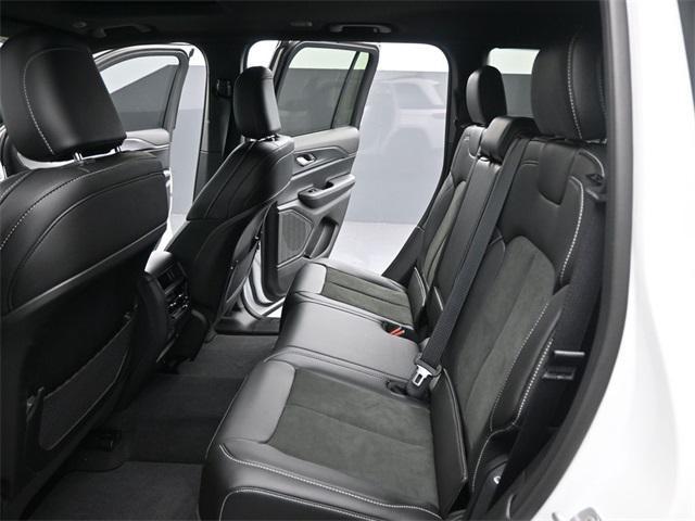 new 2025 Jeep Grand Cherokee car, priced at $38,280