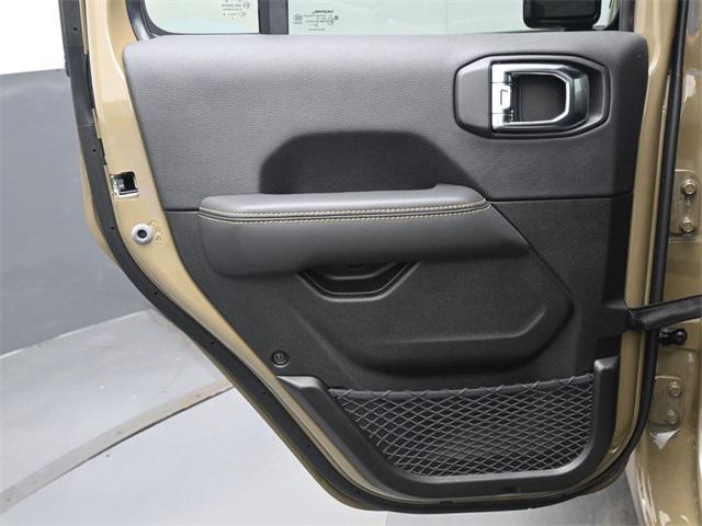 new 2025 Jeep Gladiator car, priced at $45,800