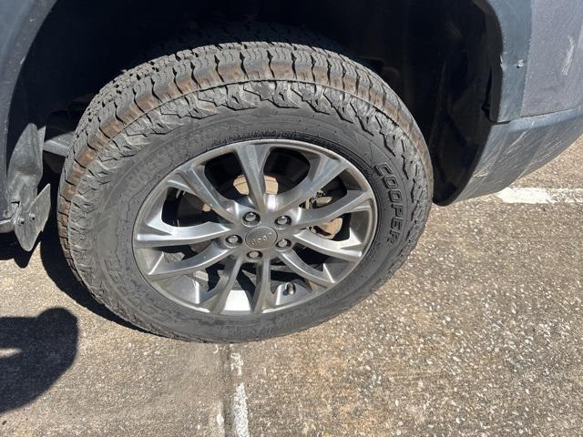 used 2019 Jeep Cherokee car, priced at $10,000