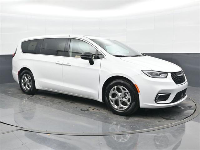 new 2024 Chrysler Pacifica car, priced at $43,988