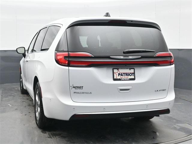 new 2024 Chrysler Pacifica car, priced at $43,988