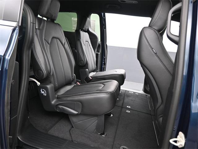 new 2025 Chrysler Pacifica car, priced at $37,470