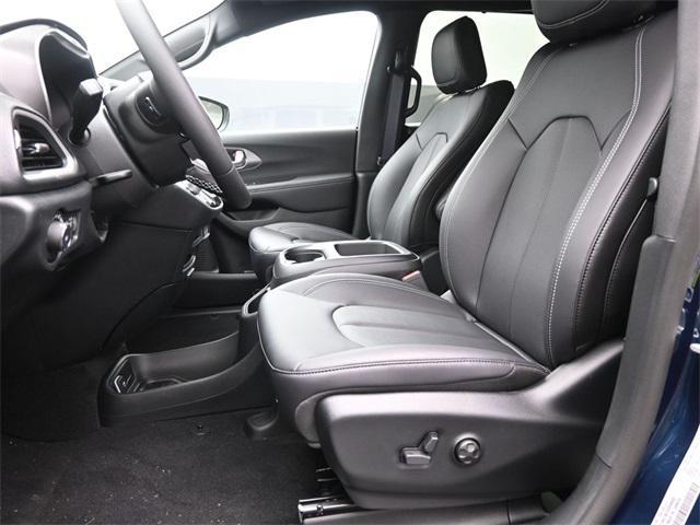 new 2025 Chrysler Pacifica car, priced at $37,470