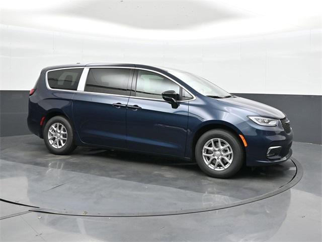 new 2025 Chrysler Pacifica car, priced at $37,470