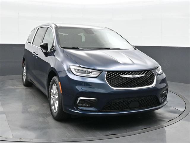 new 2025 Chrysler Pacifica car, priced at $37,470