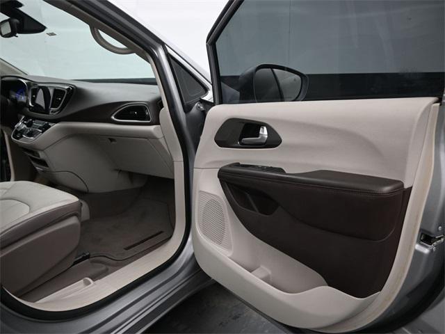 used 2017 Chrysler Pacifica car, priced at $7,500
