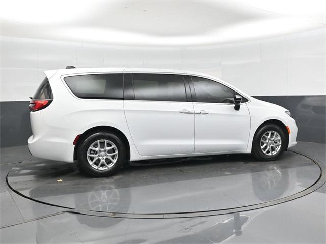 new 2026 Chrysler Pacifica car, priced at $40,014
