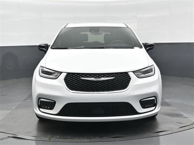 new 2026 Chrysler Pacifica car, priced at $40,014