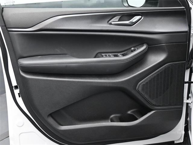 new 2025 Jeep Grand Cherokee car, priced at $37,173