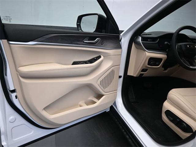 new 2025 Jeep Grand Cherokee car, priced at $36,511