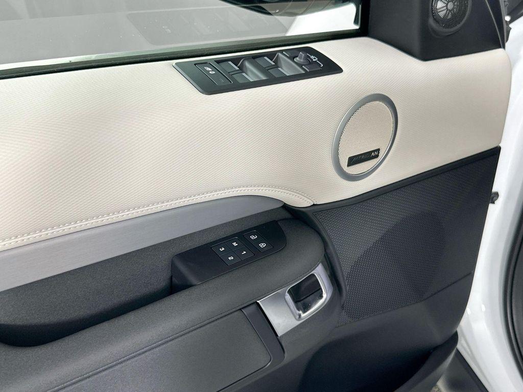 new 2025 Land Rover Discovery car, priced at $74,533