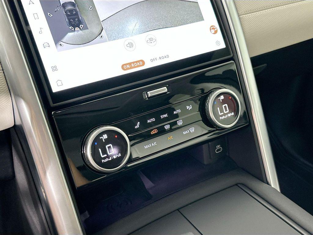 new 2025 Land Rover Discovery car, priced at $74,533
