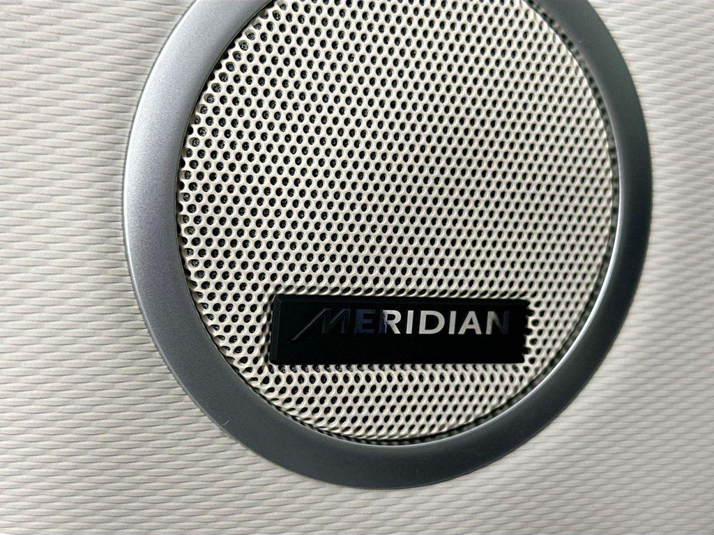 new 2025 Land Rover Discovery car, priced at $74,533