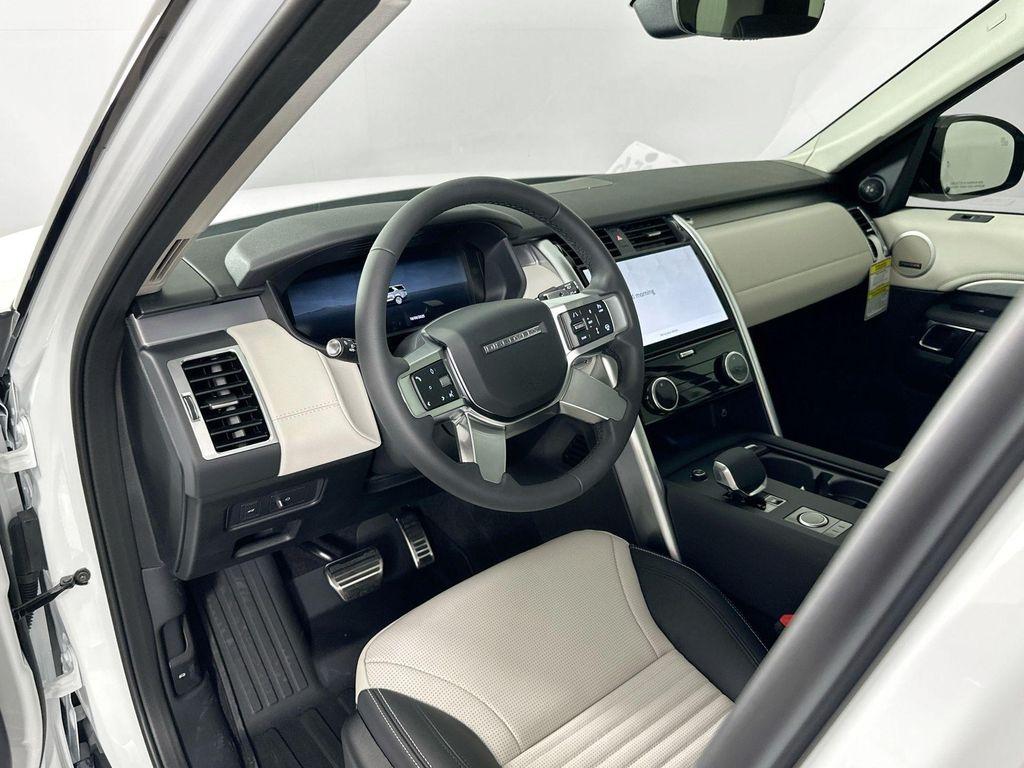 new 2025 Land Rover Discovery car, priced at $74,533