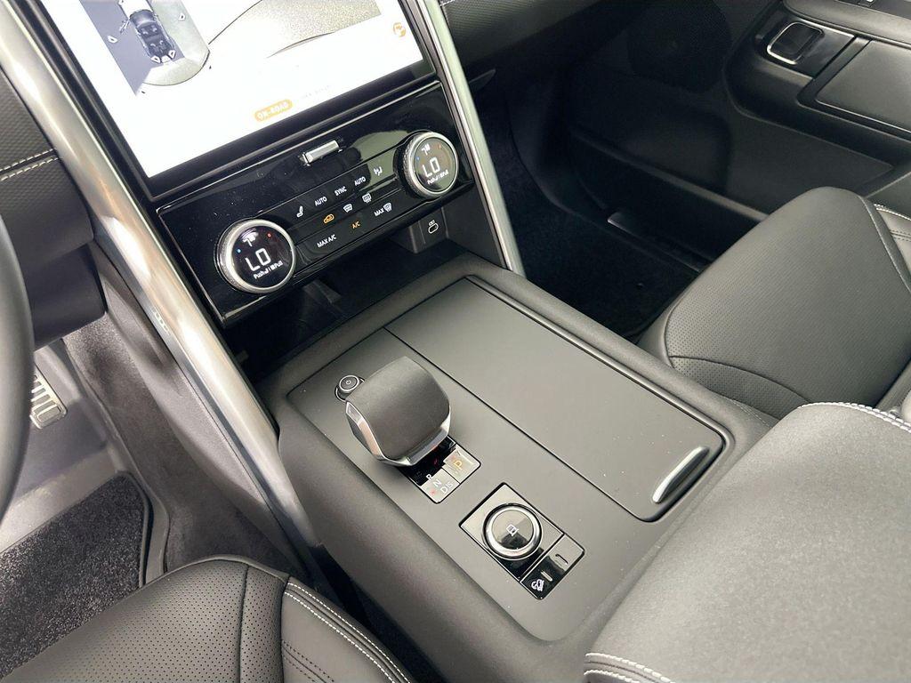 new 2025 Land Rover Discovery car, priced at $75,733
