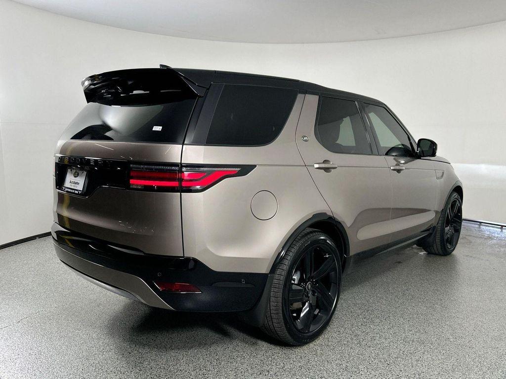 new 2025 Land Rover Discovery car, priced at $75,733