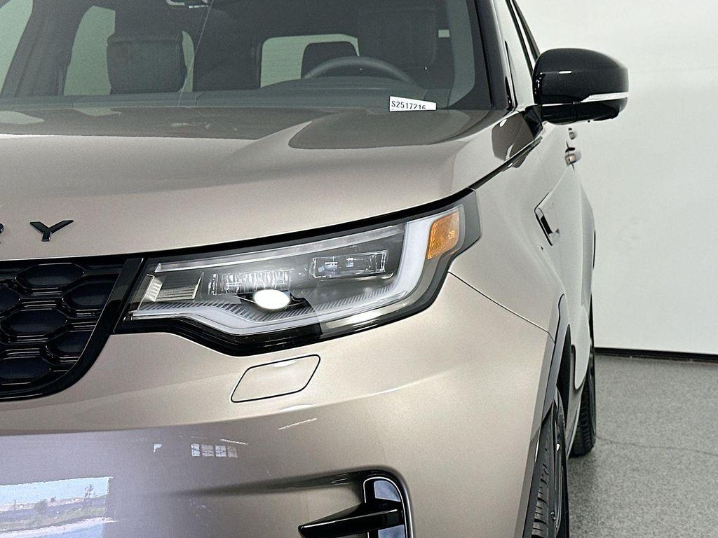 new 2025 Land Rover Discovery car, priced at $75,733