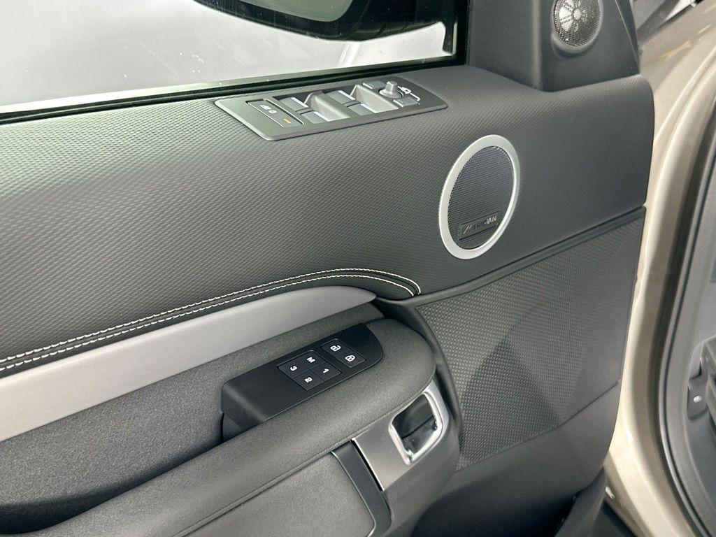 new 2025 Land Rover Discovery car, priced at $75,733