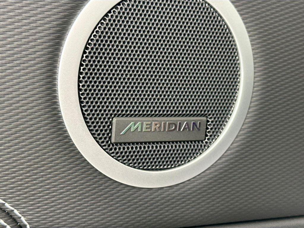 new 2025 Land Rover Discovery car, priced at $75,733