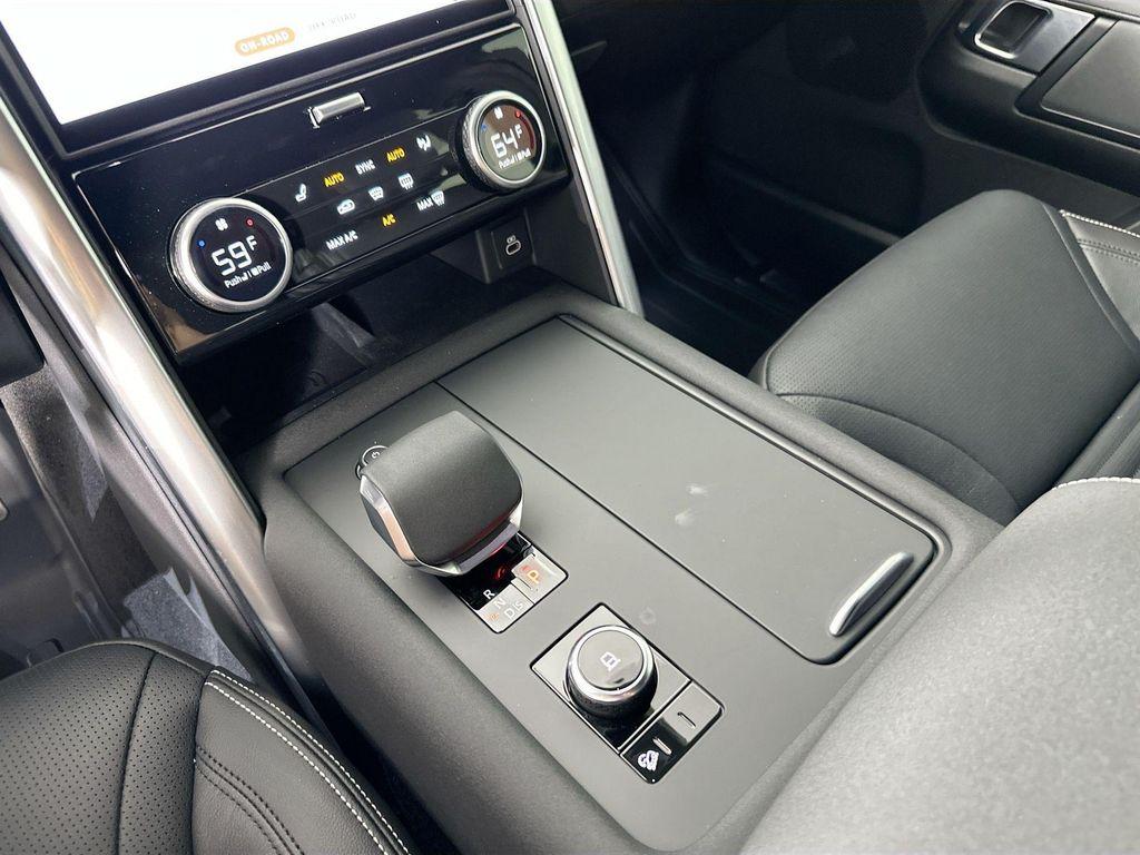 new 2025 Land Rover Discovery car, priced at $72,133