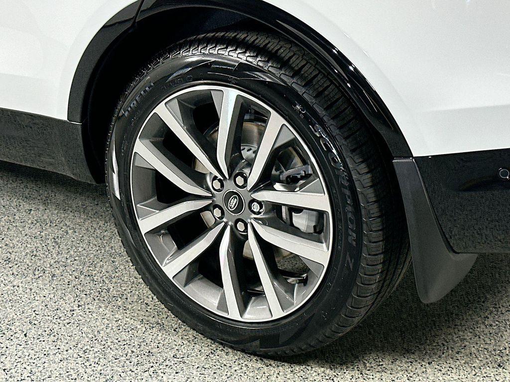 new 2025 Land Rover Discovery car, priced at $72,133