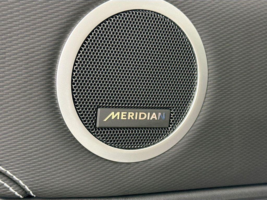 new 2025 Land Rover Discovery car, priced at $74,508