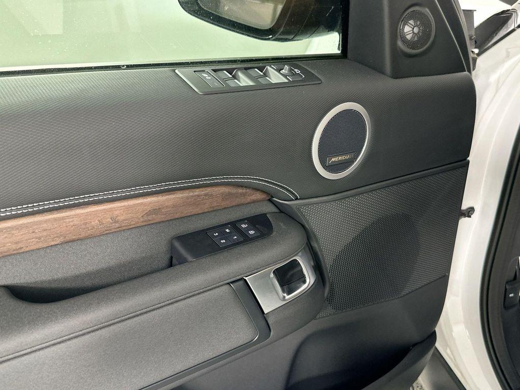 new 2025 Land Rover Discovery car, priced at $74,508