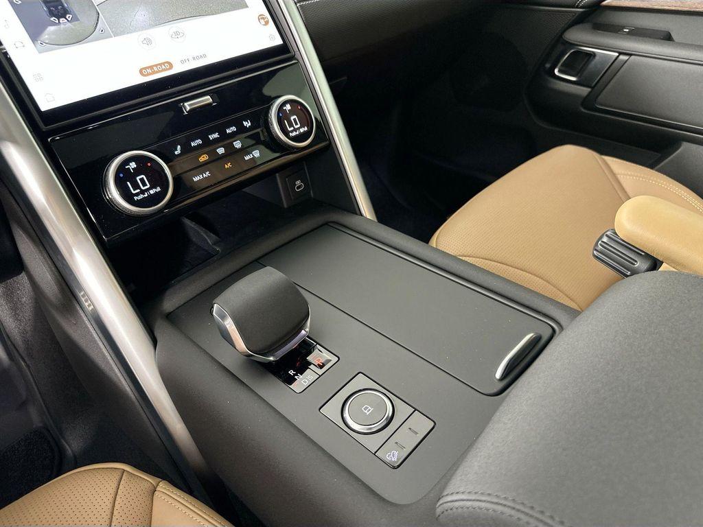 new 2025 Land Rover Discovery car, priced at $74,508