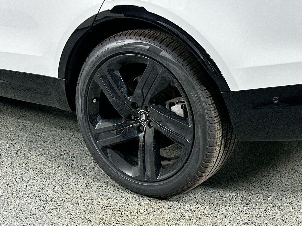 new 2025 Land Rover Discovery car, priced at $74,508