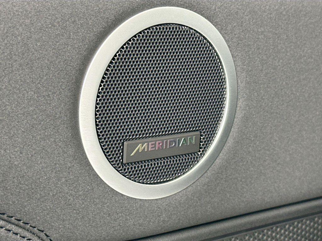 new 2025 Land Rover Discovery car, priced at $65,083