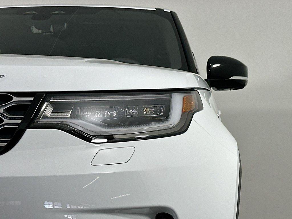 new 2025 Land Rover Discovery car, priced at $65,083