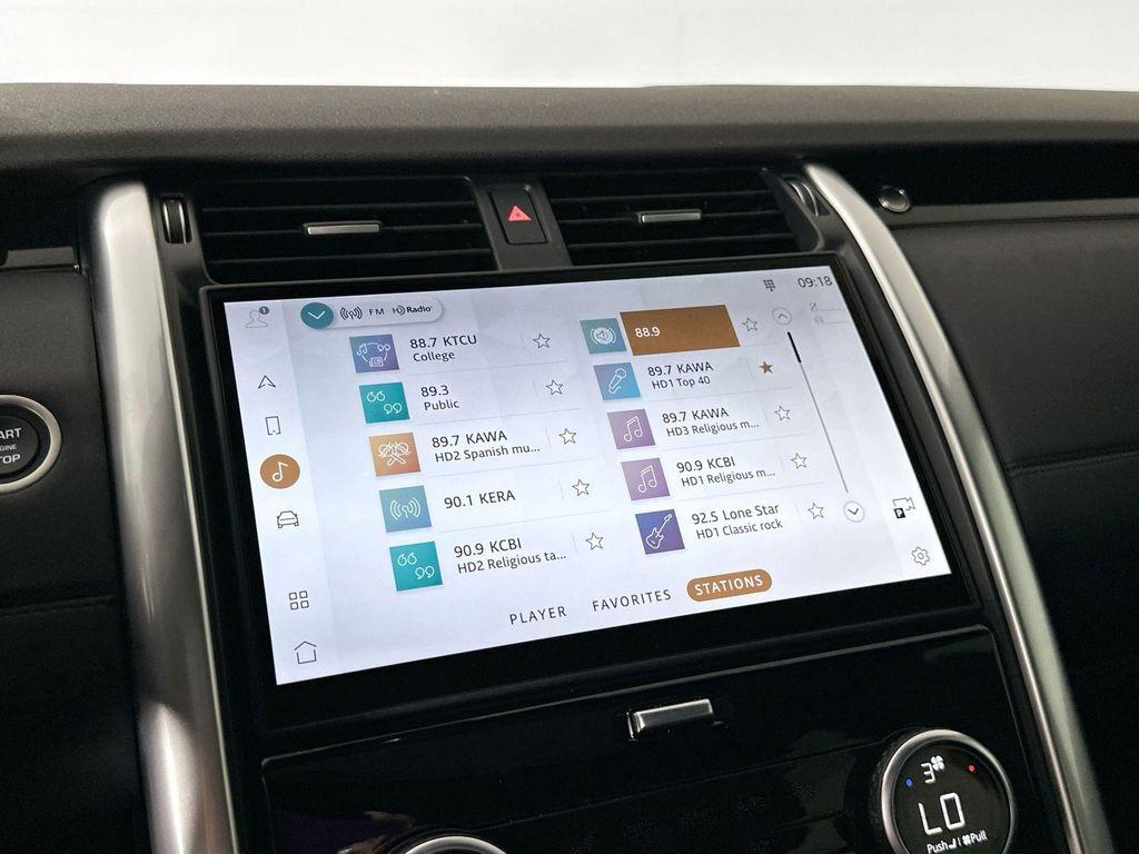 new 2025 Land Rover Discovery car, priced at $65,083