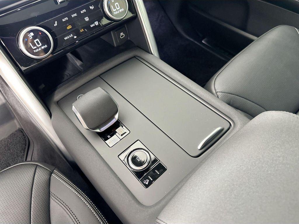 new 2025 Land Rover Discovery car, priced at $65,083