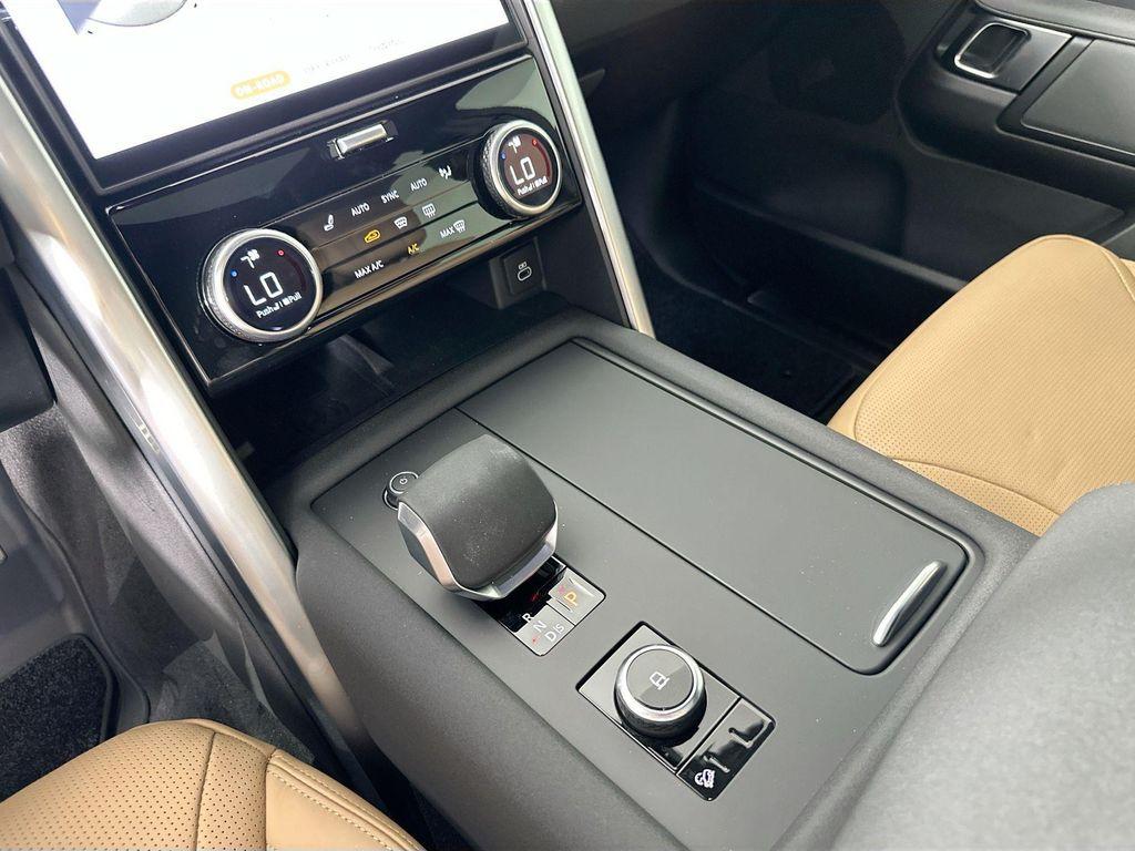 new 2025 Land Rover Discovery car, priced at $83,483