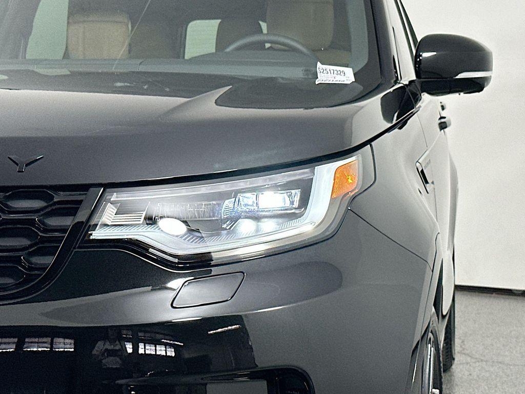 new 2025 Land Rover Discovery car, priced at $83,483