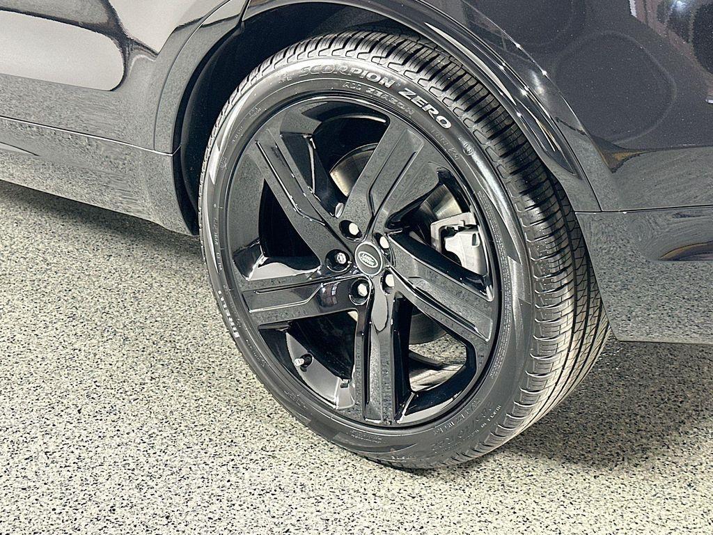 new 2025 Land Rover Discovery car, priced at $83,483