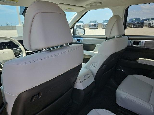 new 2025 Hyundai SANTA FE HEV car, priced at $47,079