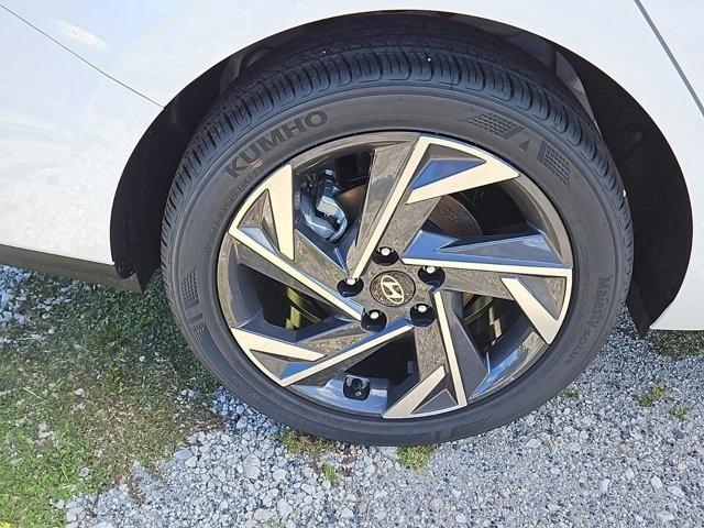 new 2025 Hyundai Elantra car, priced at $23,528