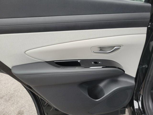 new 2025 Hyundai TUCSON Hybrid car, priced at $39,633