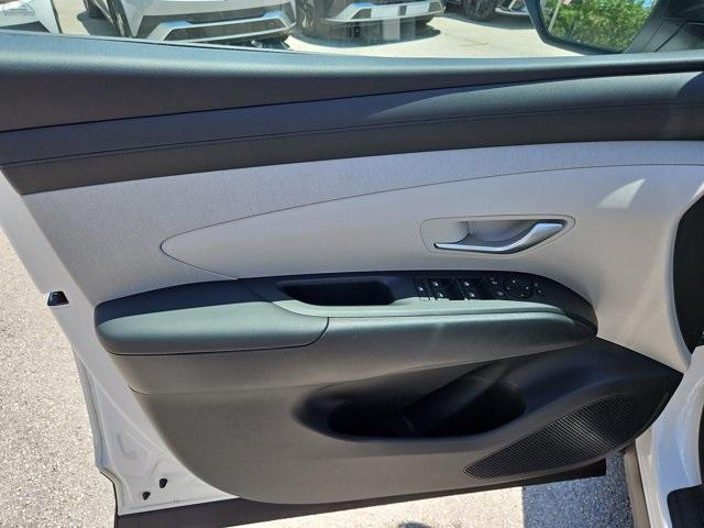new 2025 Hyundai TUCSON Hybrid car, priced at $36,090