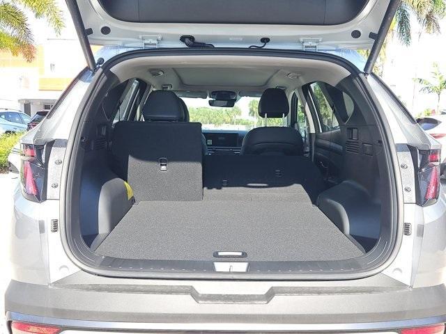 new 2025 Hyundai TUCSON Hybrid car, priced at $35,041