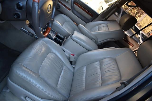 used 2002 Lexus LX 470 car, priced at $16,899