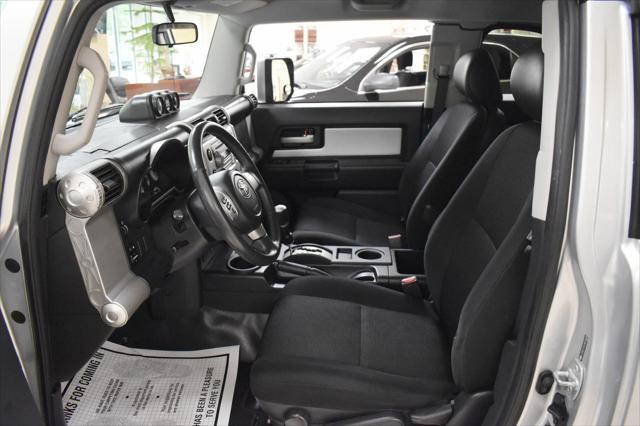 used 2007 Toyota FJ Cruiser car, priced at $16,899