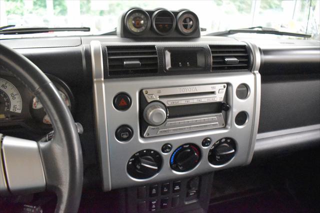 used 2007 Toyota FJ Cruiser car, priced at $16,599