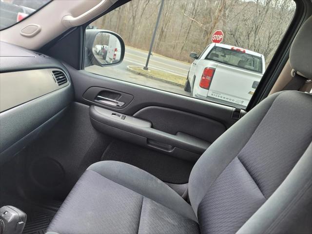 used 2009 Chevrolet Avalanche car, priced at $11,899