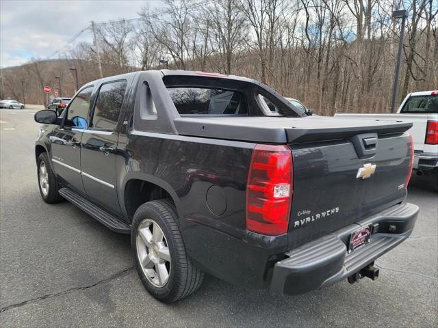 used 2009 Chevrolet Avalanche car, priced at $11,899