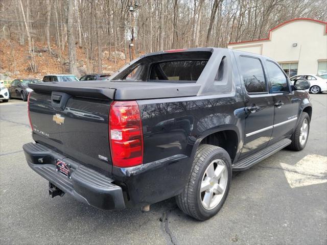 used 2009 Chevrolet Avalanche car, priced at $11,899