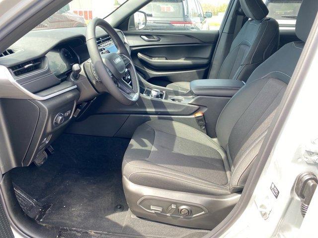 new 2025 Jeep Grand Cherokee car, priced at $40,720