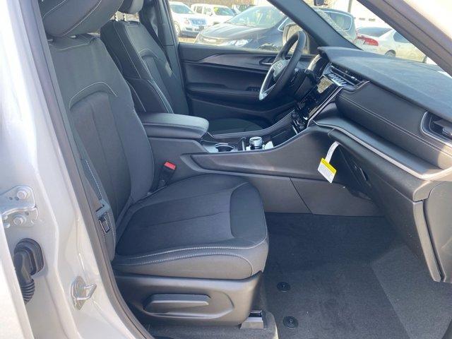 new 2025 Jeep Grand Cherokee car, priced at $40,125