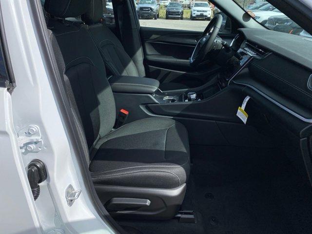 new 2025 Jeep Grand Cherokee car, priced at $41,075